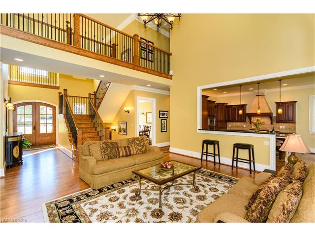 22 Beadle Ln, Asheville, NC 28803