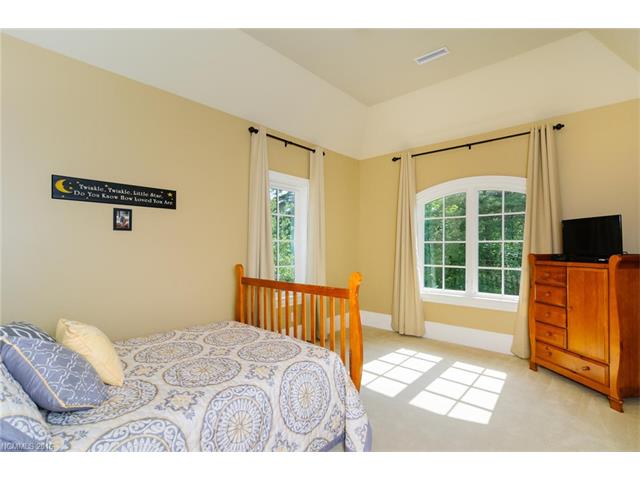 22 Beadle Ln, Asheville, NC 28803