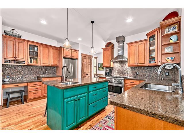 100 Village Pointe Lane, Asheville, NC 28803