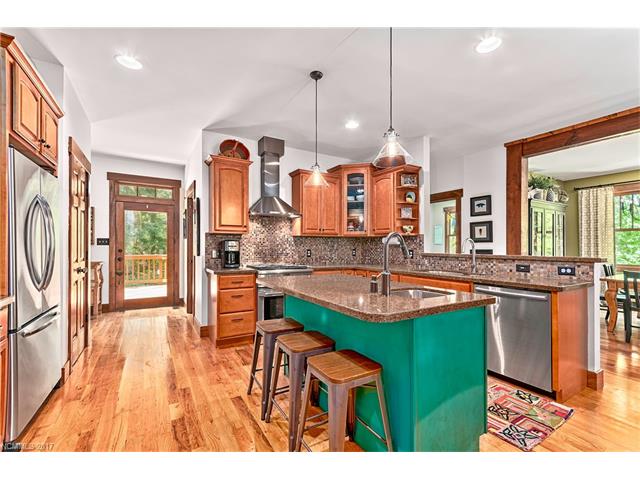 100 Village Pointe Lane, Asheville, NC 28803