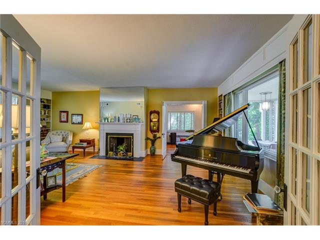 27 Fairmont Road, Asheville, NC 28804