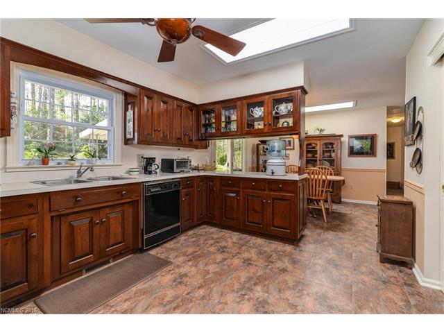 8 Ferncliff Drive, Asheville, NC 28805