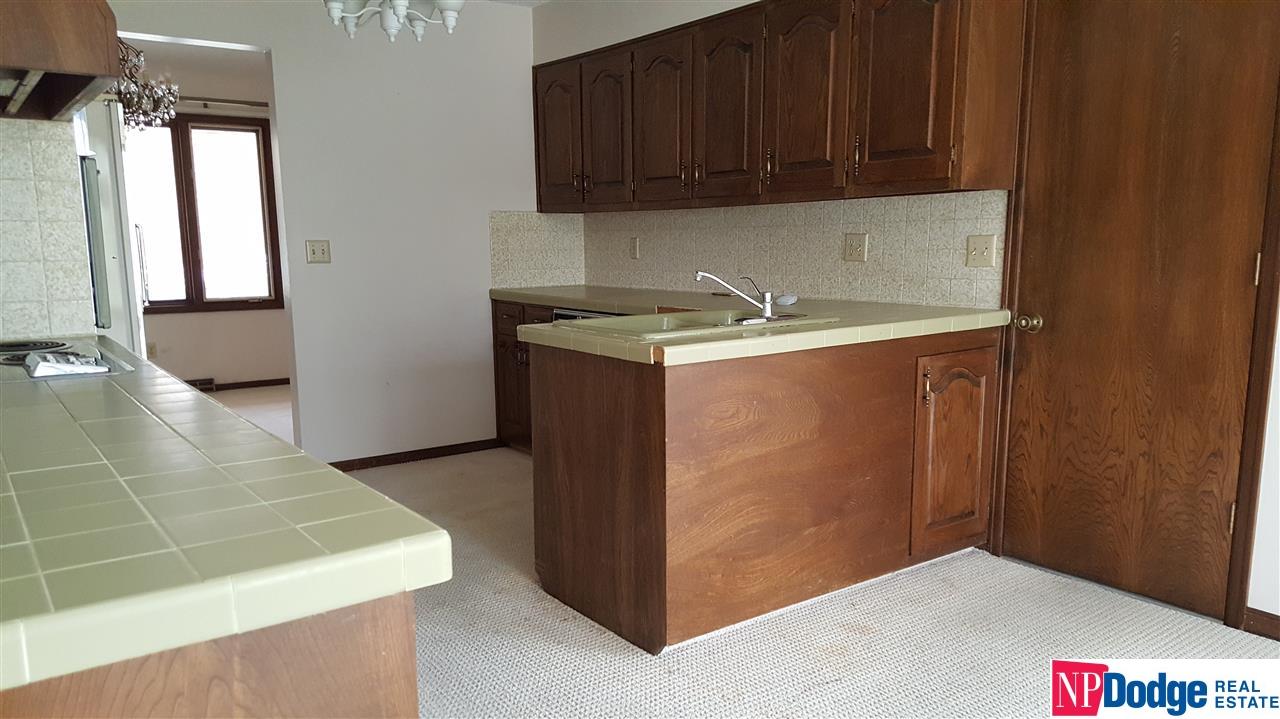 810IVY, Bellevue, NE 68005