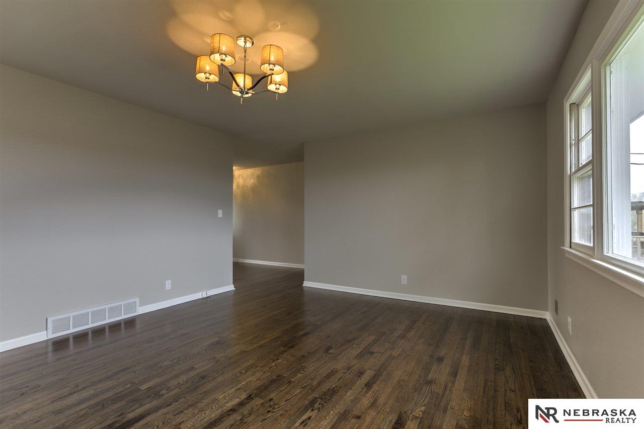 433 N Molley, Bennington, NE 68007