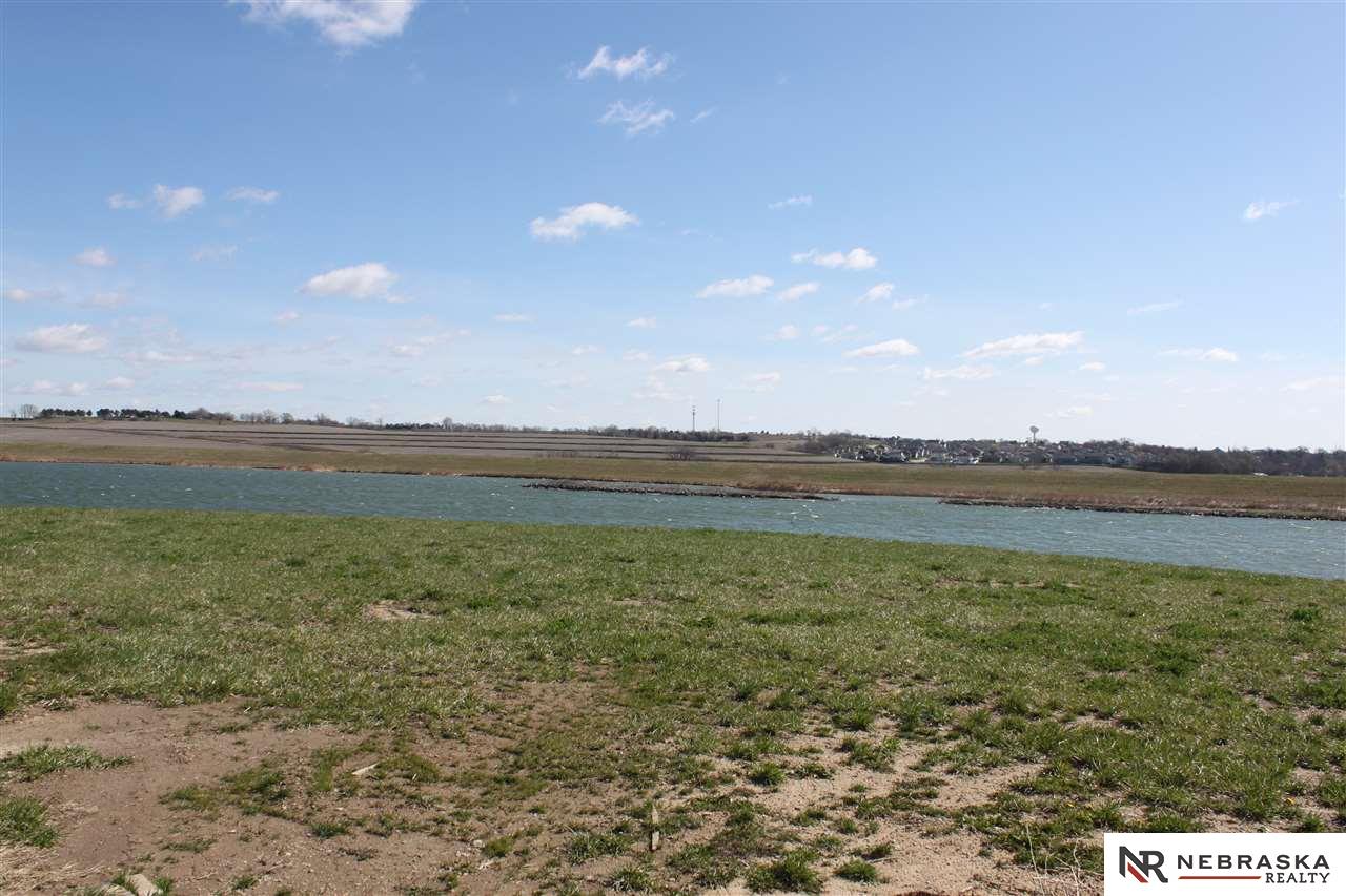 17027 S Reflection, Bennington, NE 68007