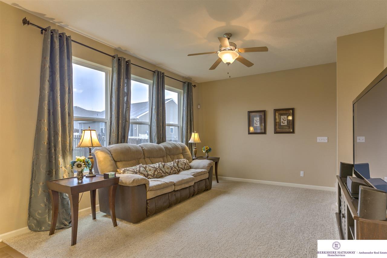 15908Hanover Falls, Bennington, NE 68007
