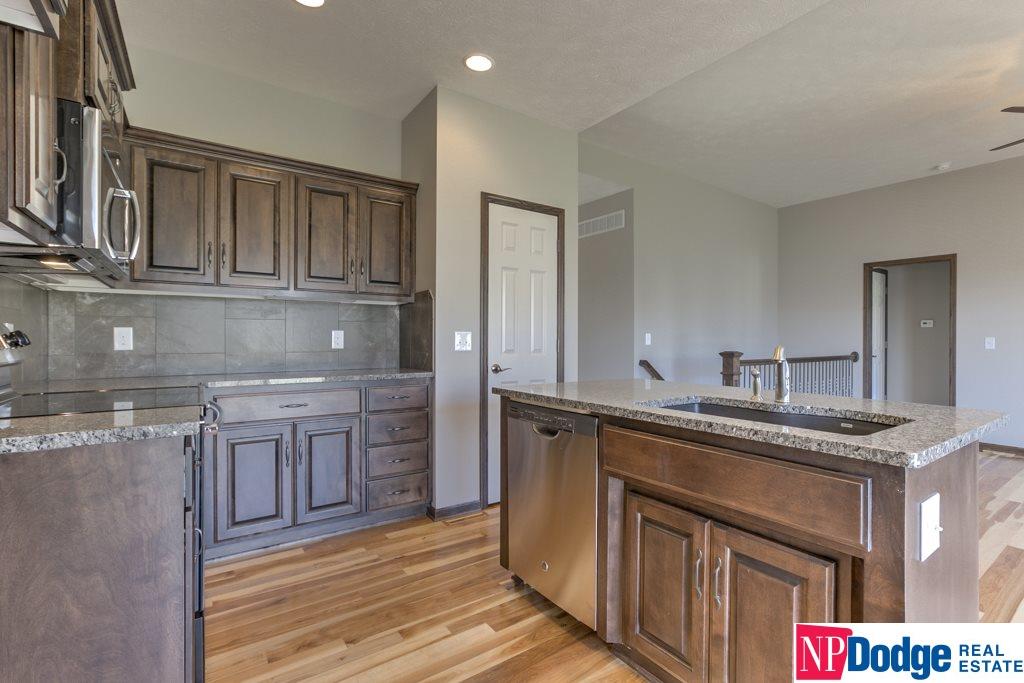 16018Potter, Bennington, NE 68007