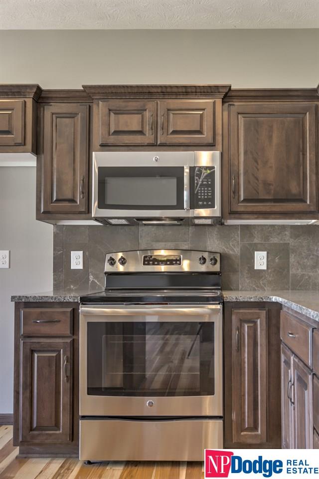 16018Potter, Bennington, NE 68007