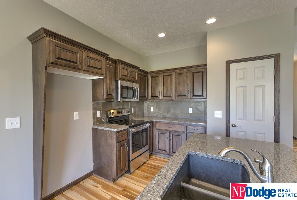16018Potter, Bennington, NE 68007