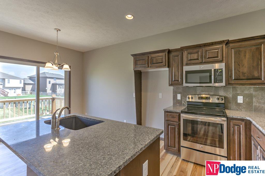 16018Potter, Bennington, NE 68007