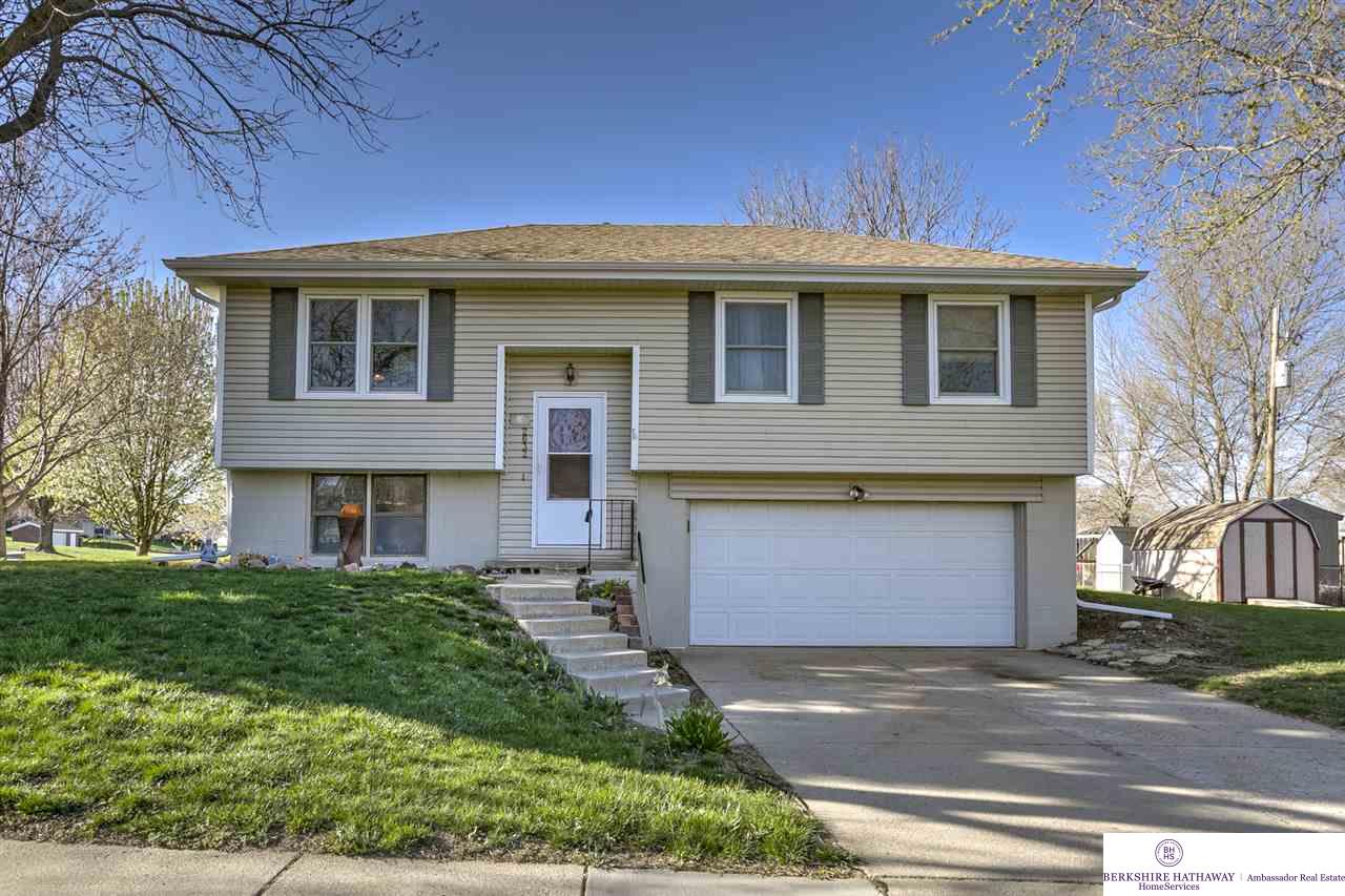 2632Larsen, Blair, NE 68008