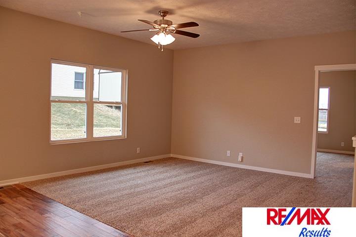 512 N 15, Fort Calhoun, NE 68023