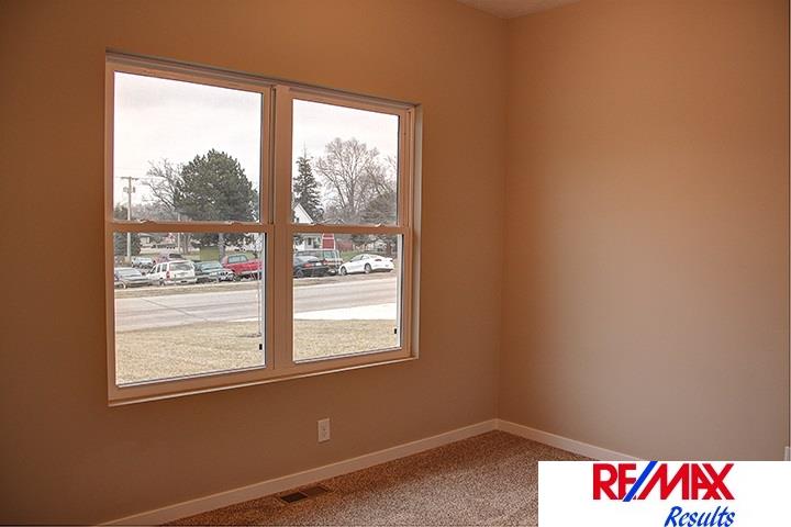 512 N 15, Fort Calhoun, NE 68023