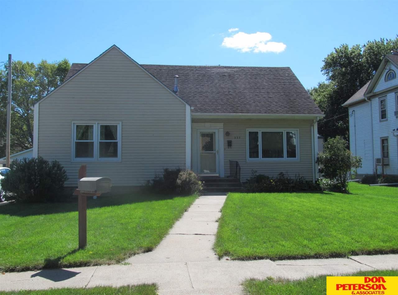 235 W LINDEN, Fremont, NE 68025