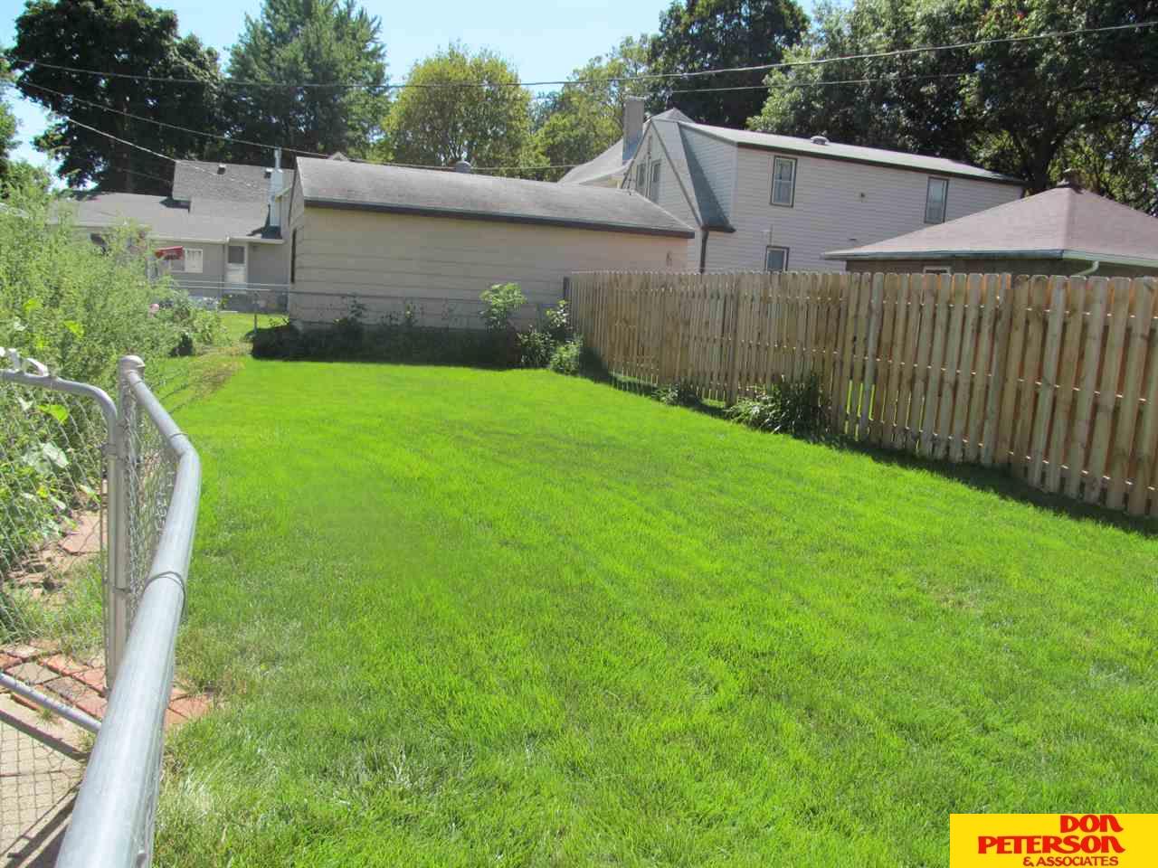 235 W LINDEN, Fremont, NE 68025