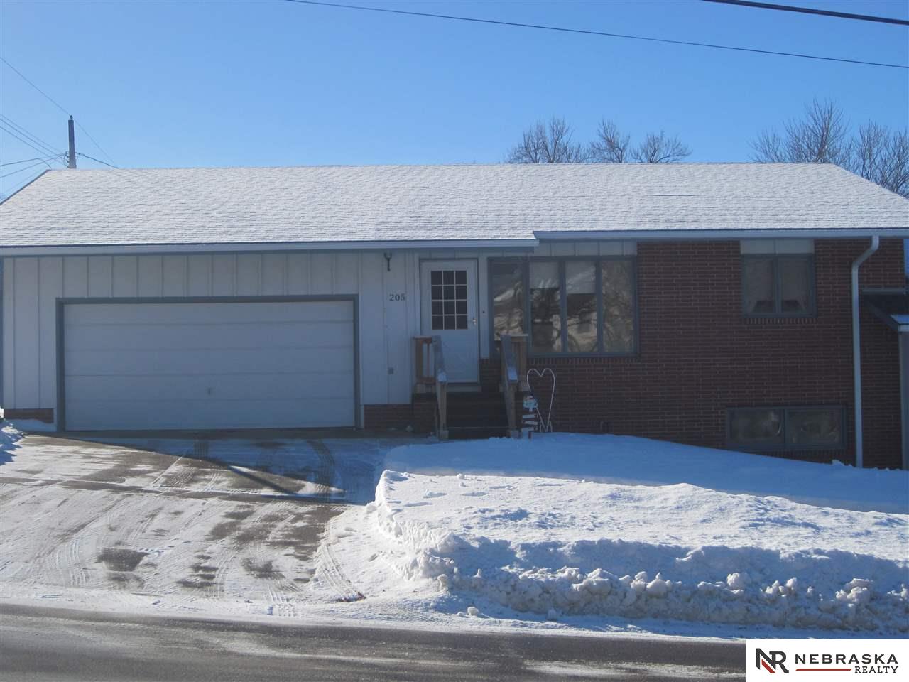 203 E 3rd, Oakland, NE 68045