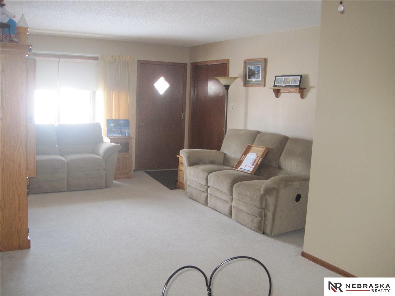 203 E 3rd, Oakland, NE 68045