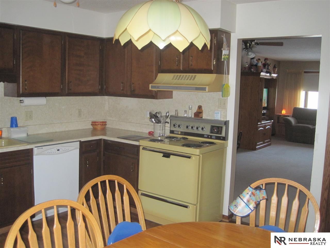 203 E 3rd, Oakland, NE 68045