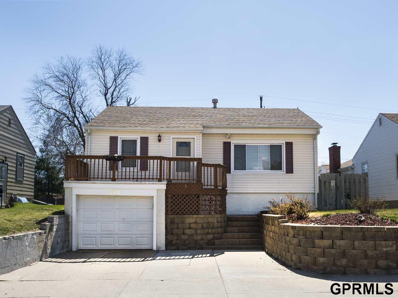 207 E Gardiner, Valley, NE 68064