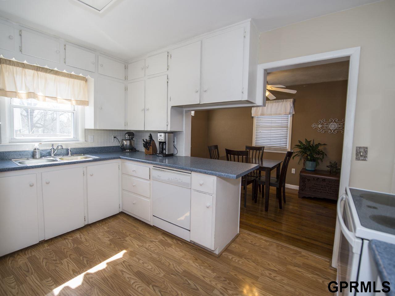 207 E Gardiner, Valley, NE 68064