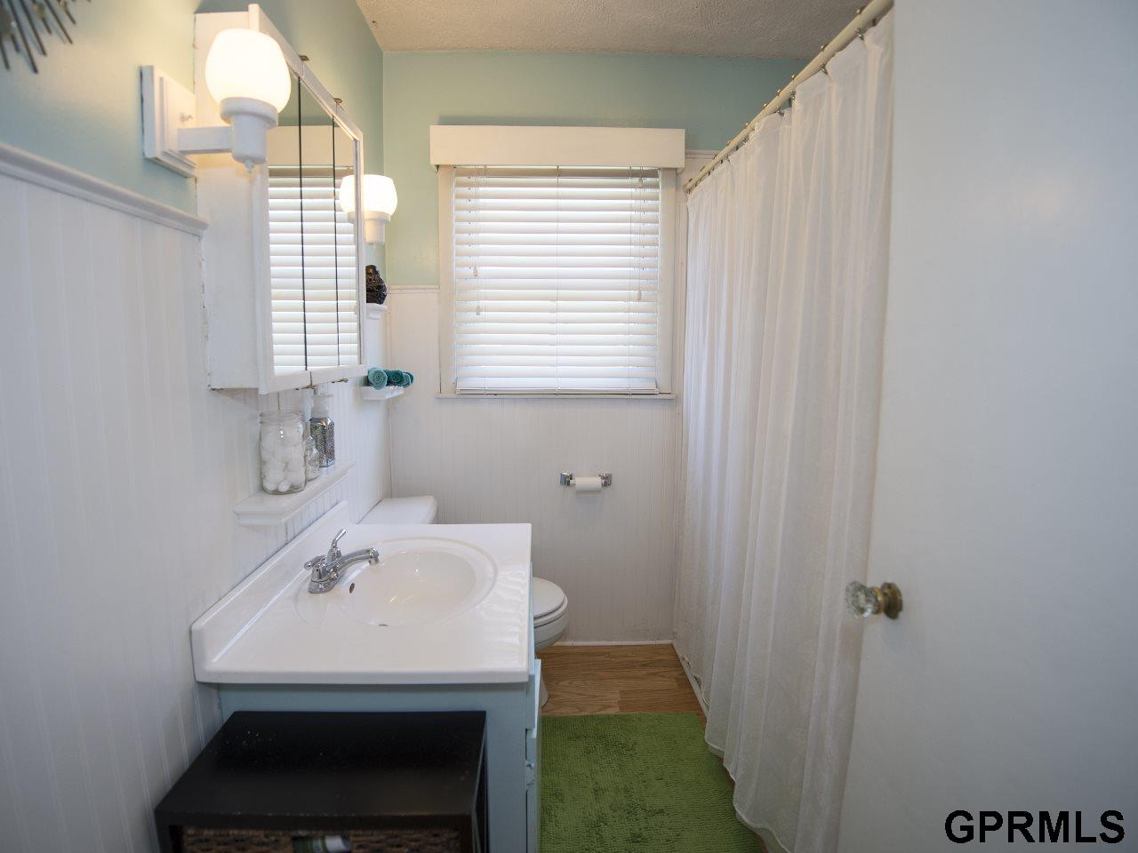 207 E Gardiner, Valley, NE 68064
