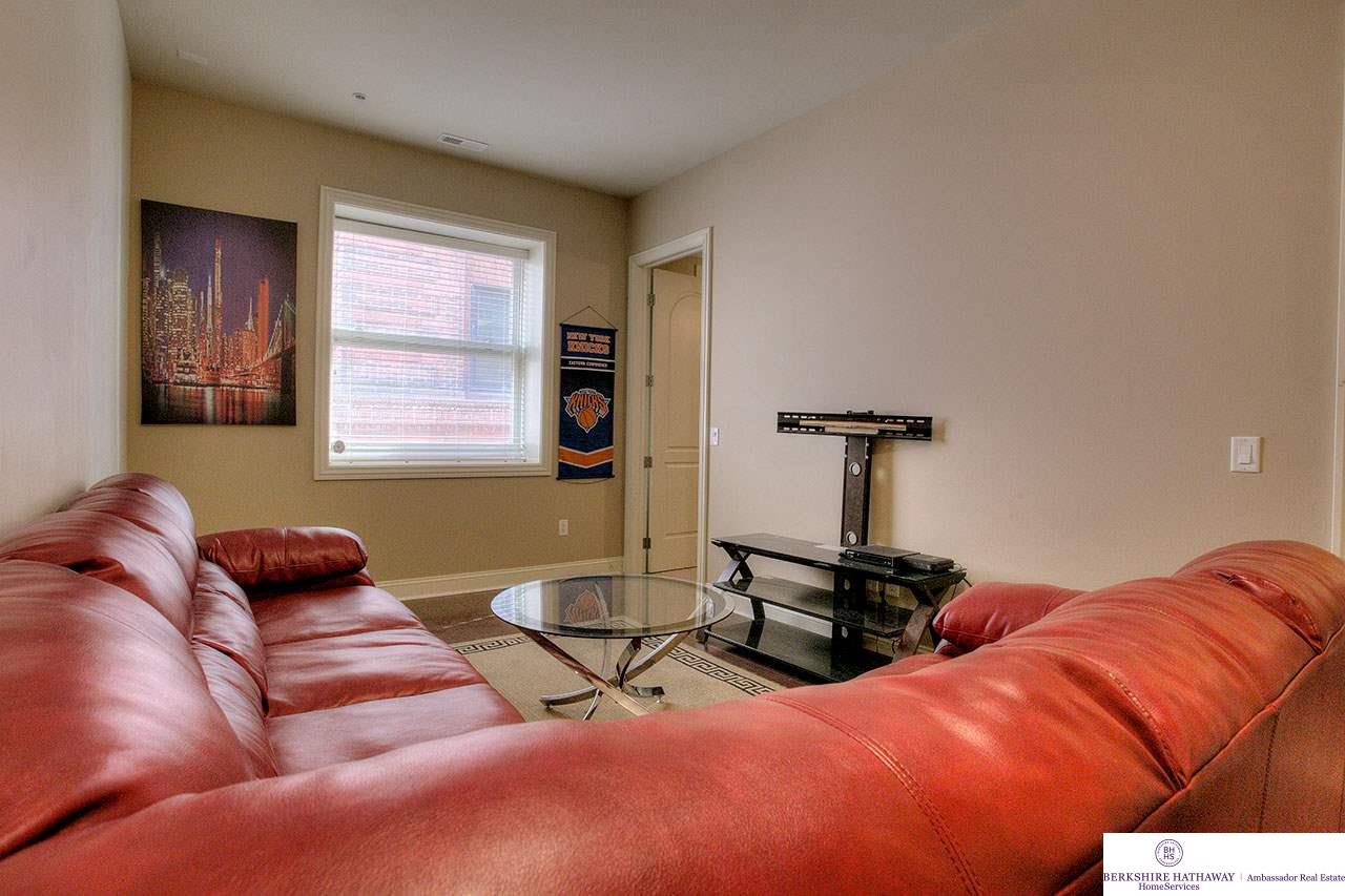 210 S 16, Omaha, NE 68102