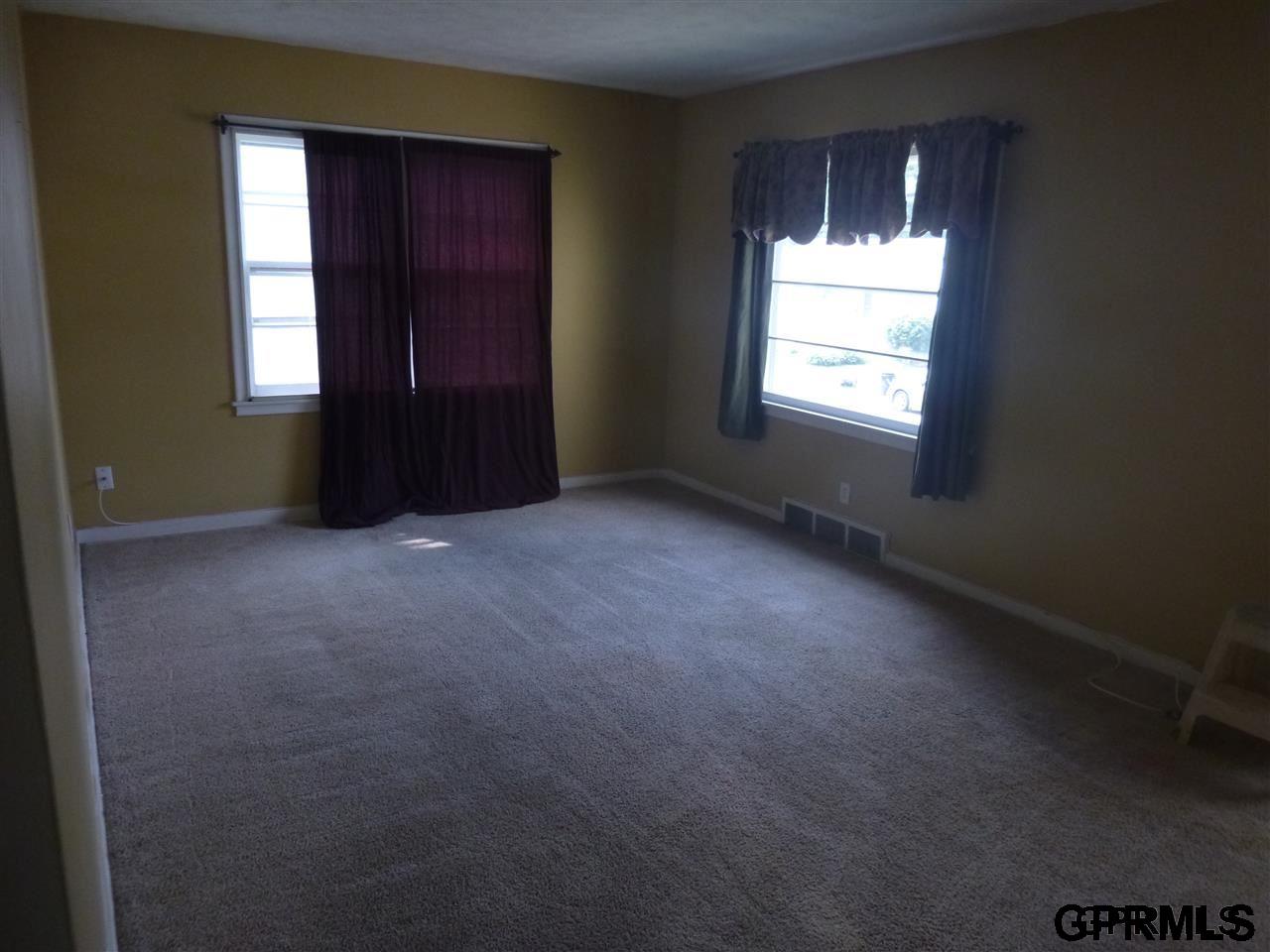 5033corby, Omaha, NE 68104