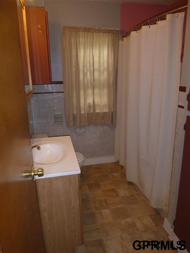 5033corby, Omaha, NE 68104