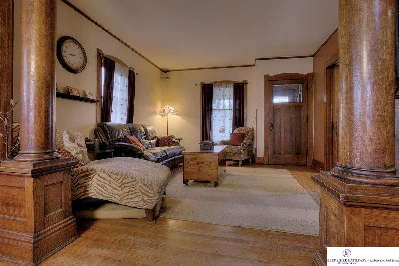 819 S 35, Omaha, NE 68105