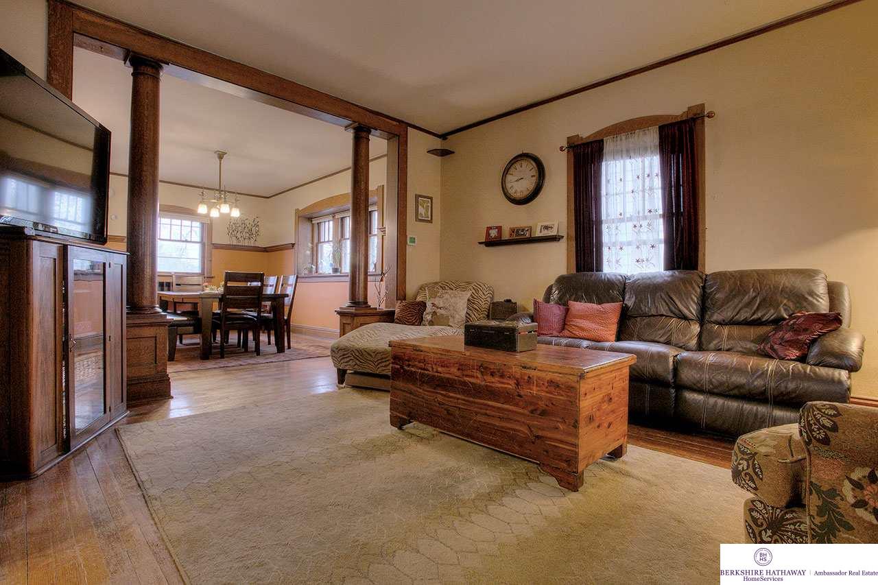 819 S 35, Omaha, NE 68105
