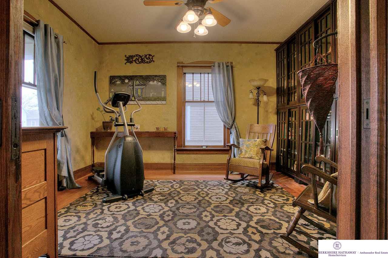 819 S 35, Omaha, NE 68105