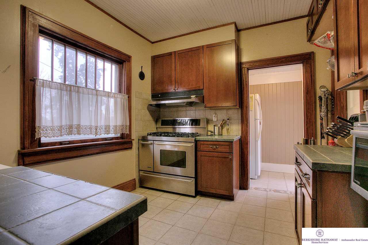 819 S 35, Omaha, NE 68105