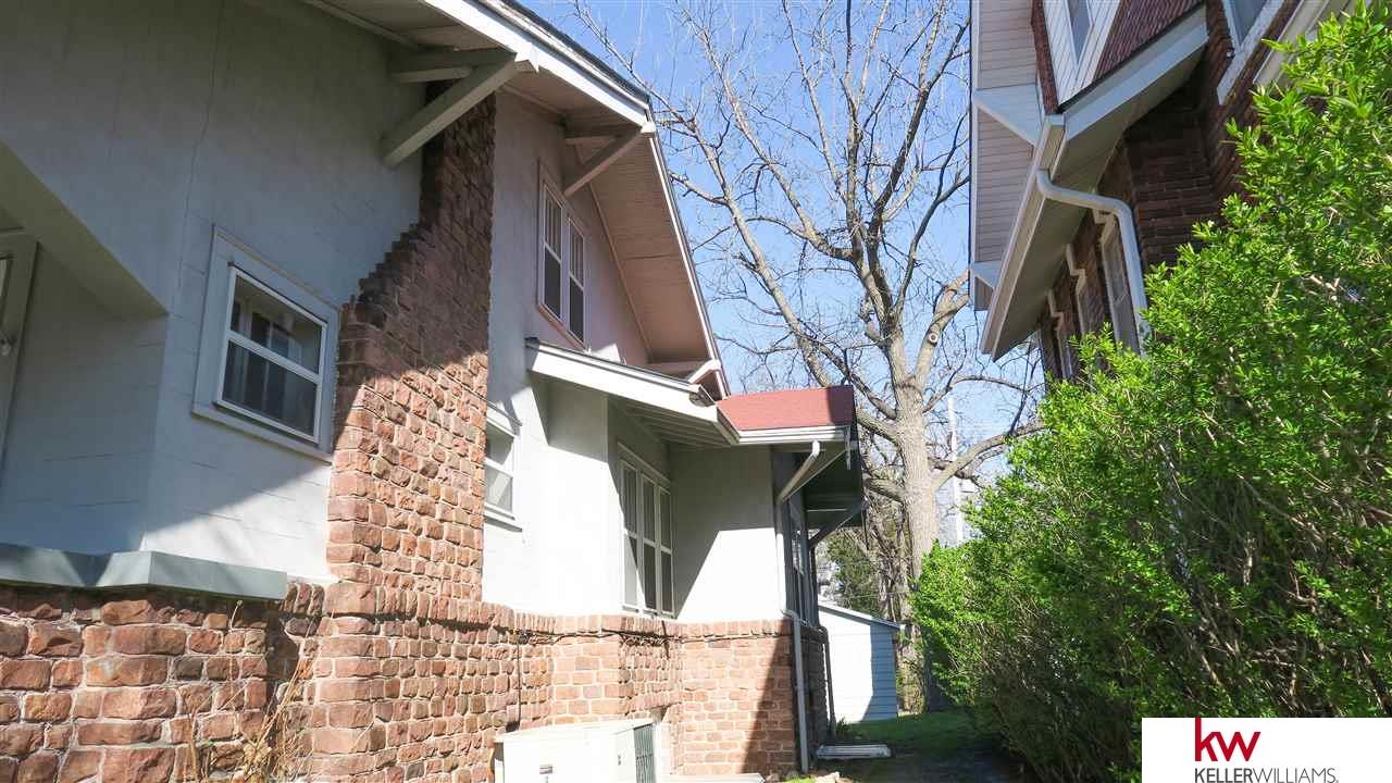 2227 S 32, Omaha, NE 68105