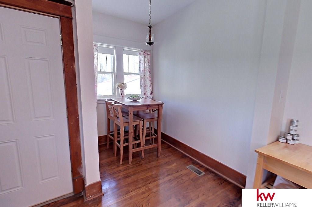 2227 S 32, Omaha, NE 68105