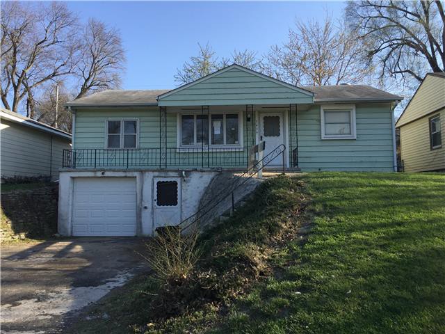 5439 Frederick StOmaha, NE, 68106Douglas County