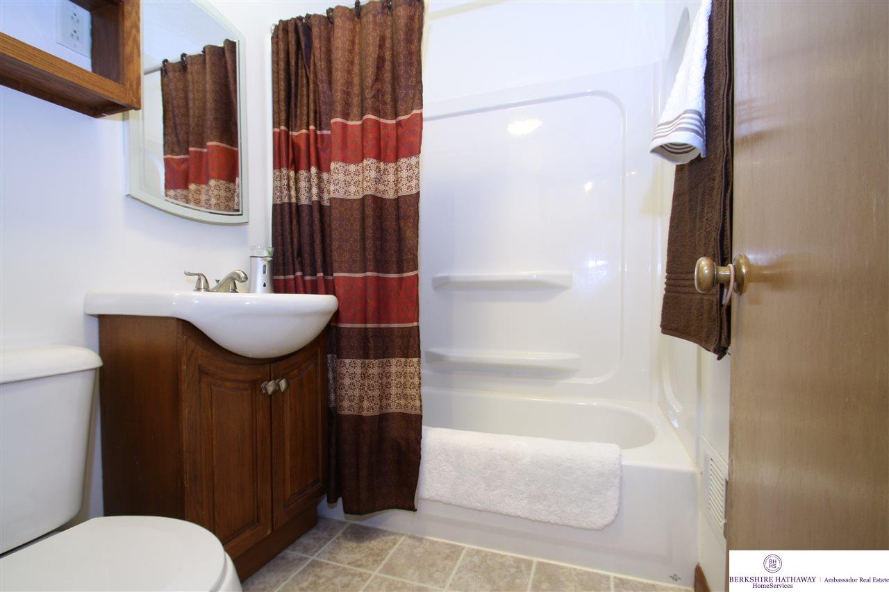 2809 N 69, Omaha, NE 68106