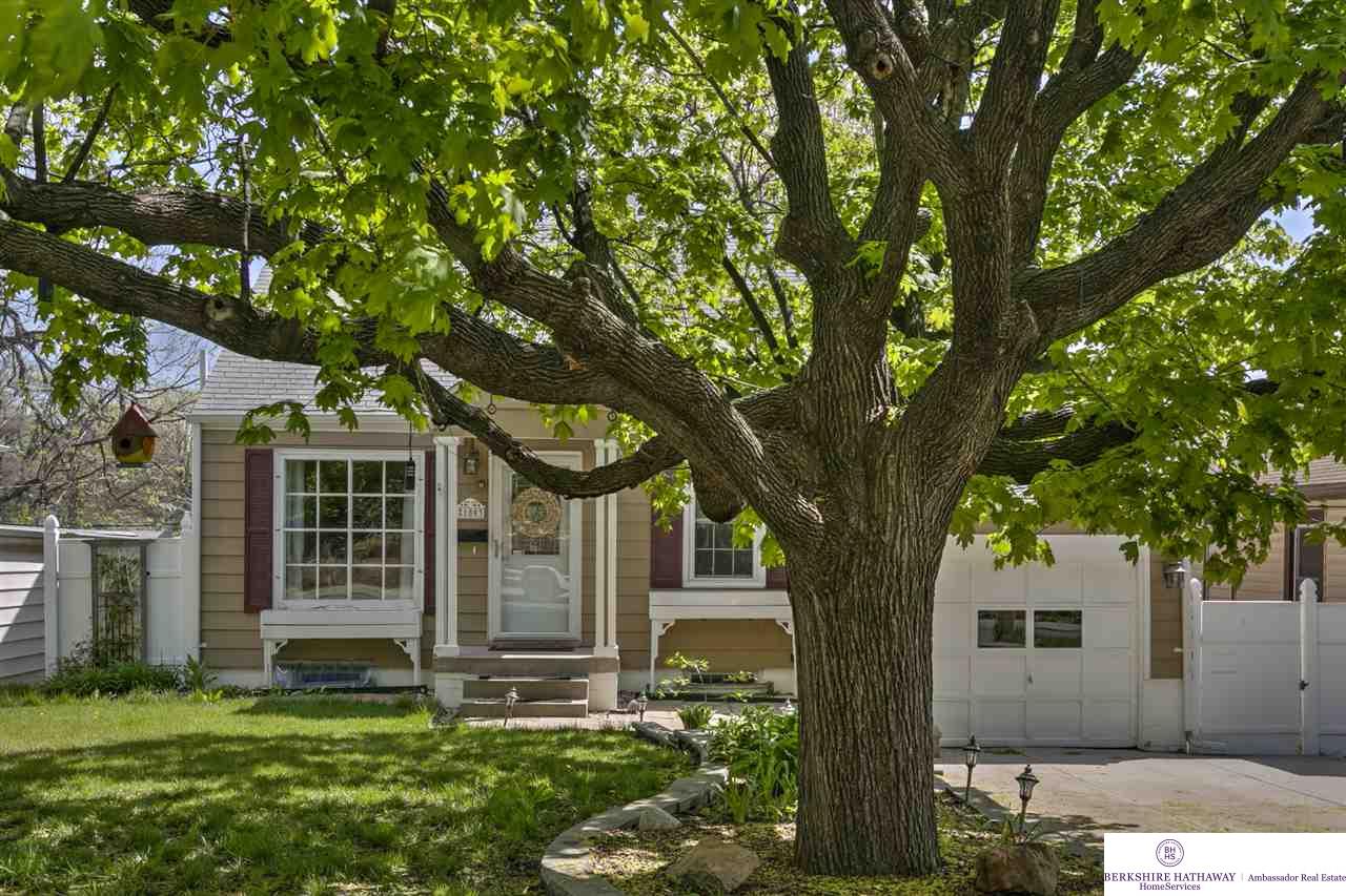 1803 S 55, Omaha, NE 68106