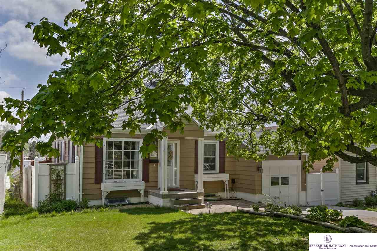 1803 S 55, Omaha, NE 68106