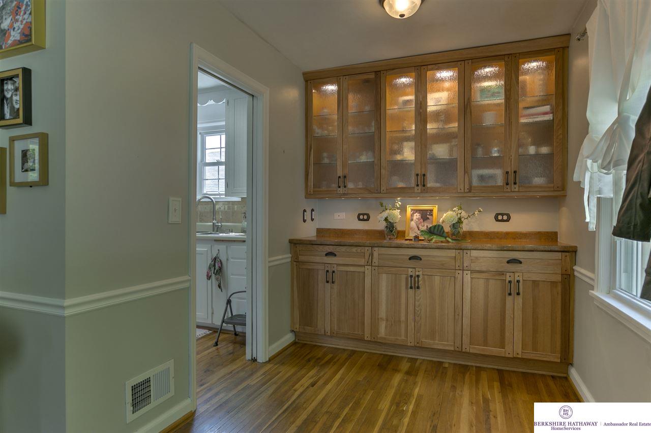 1803 S 55, Omaha, NE 68106