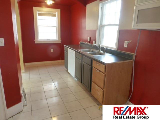 5208 5210Leavenworth, Omaha, NE 68106