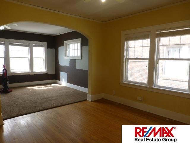 5208 5210Leavenworth, Omaha, NE 68106