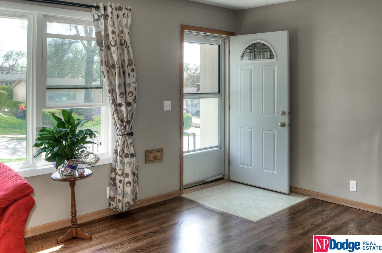 6154Elm, Omaha, NE 68106