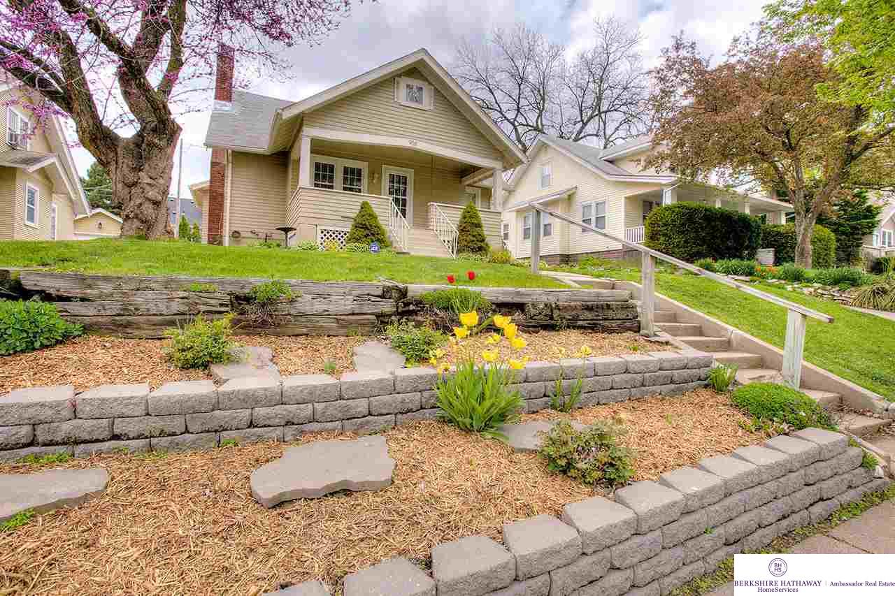 956 S 58, Omaha, NE 68106