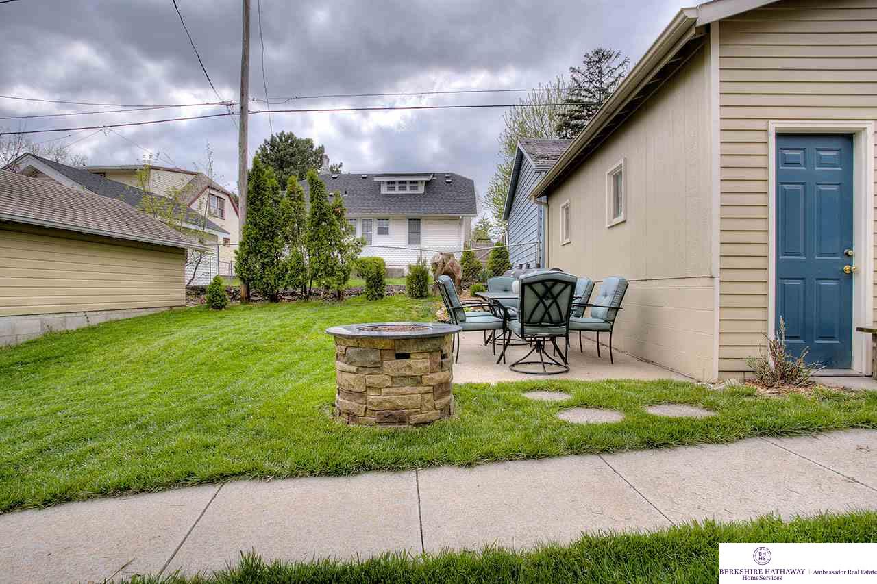 956 S 58, Omaha, NE 68106