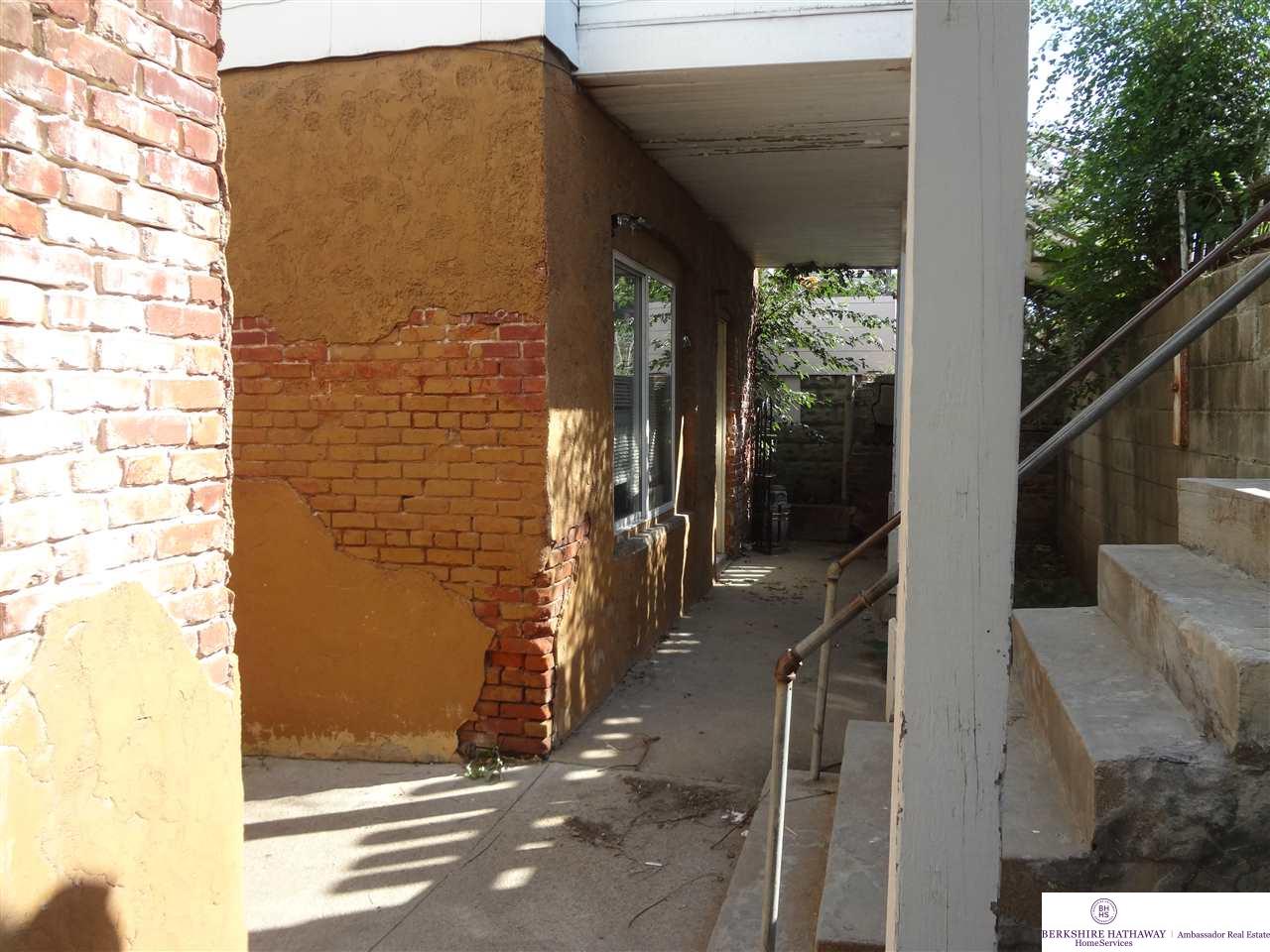 5427 S 21, Omaha, NE 68107