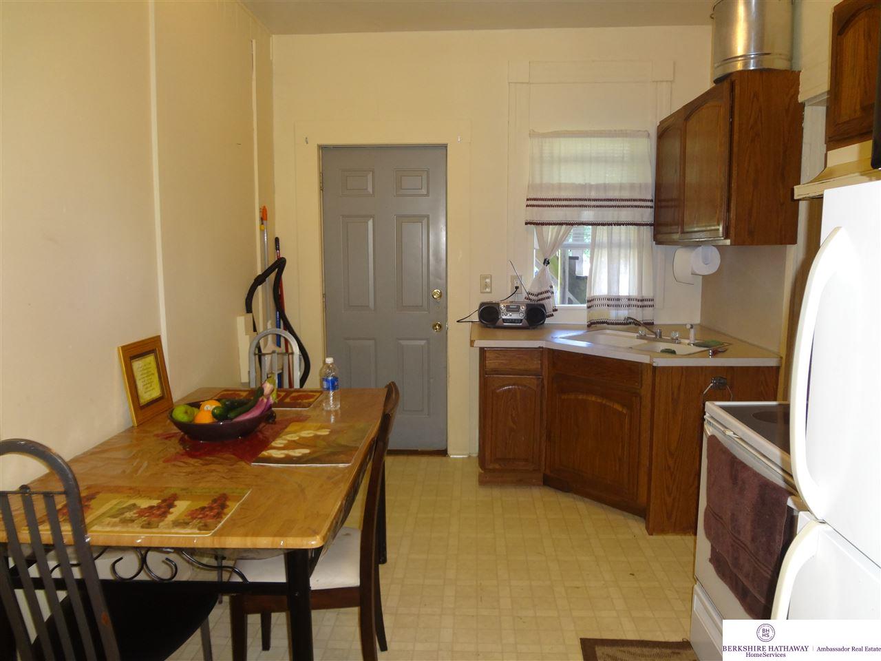 5427 S 21, Omaha, NE 68107
