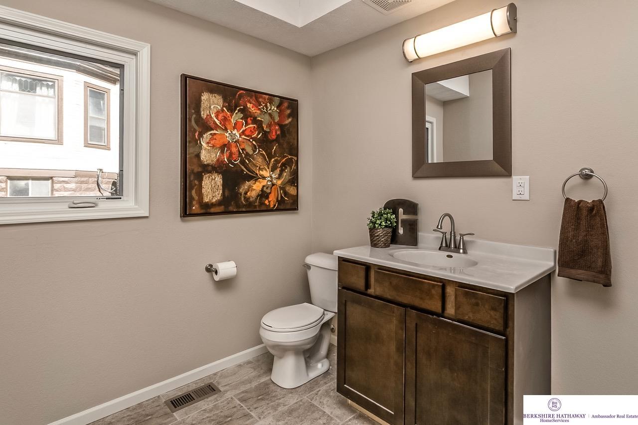 4220 S 18, Omaha, NE 68107