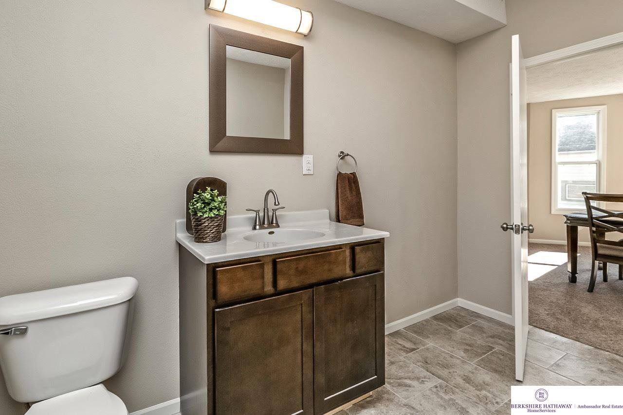 4220 S 18, Omaha, NE 68107