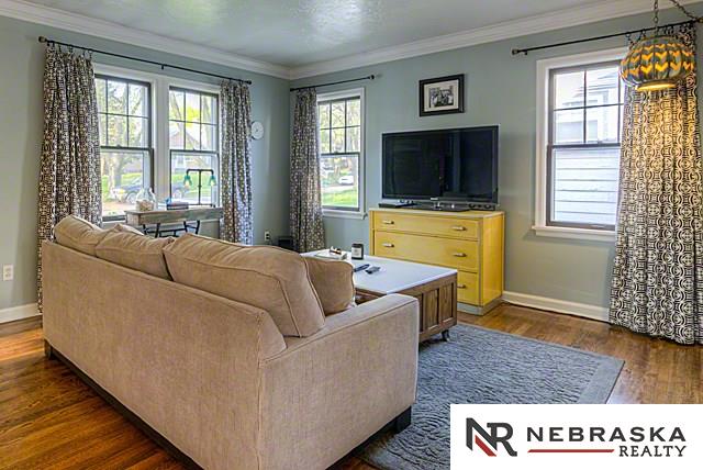 2736Iowa, Omaha, NE 68112