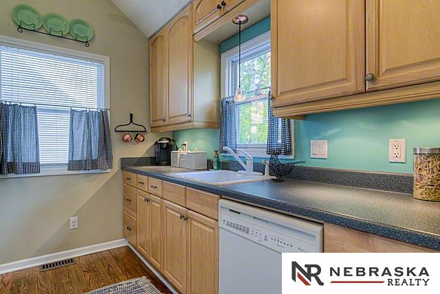 2736Iowa, Omaha, NE 68112